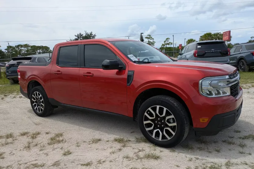 2024 Ford Maverick Lariat photo 1