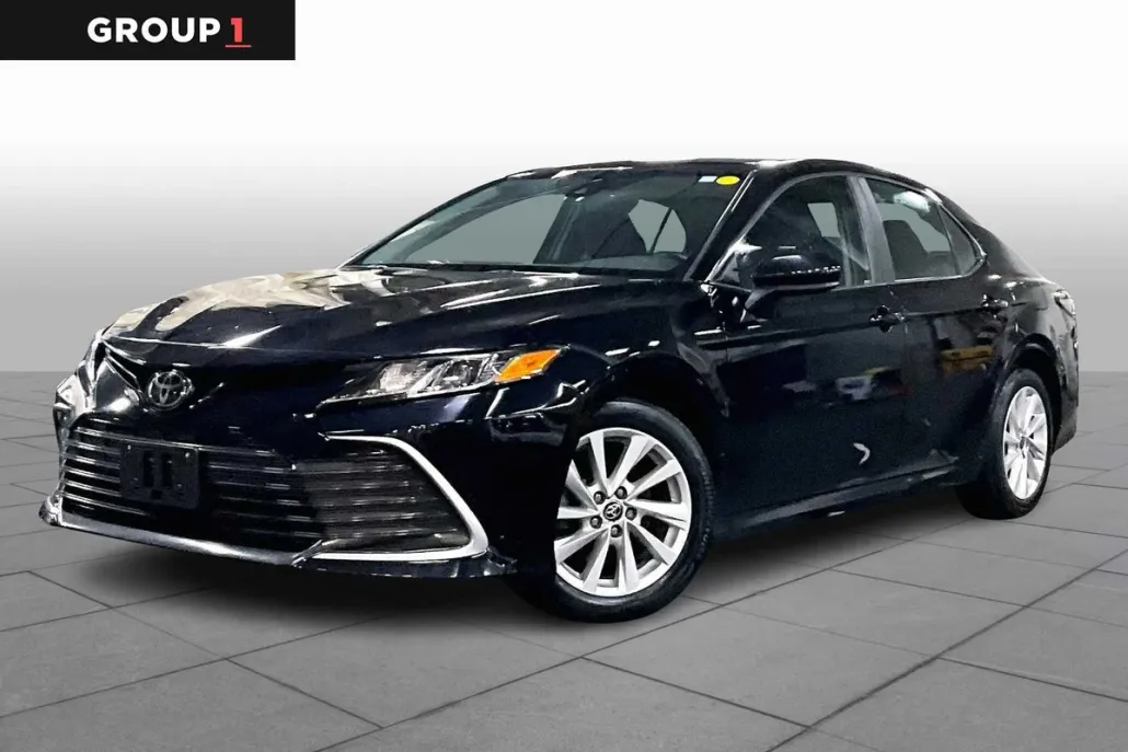 2022 Toyota Camry LE photo 1