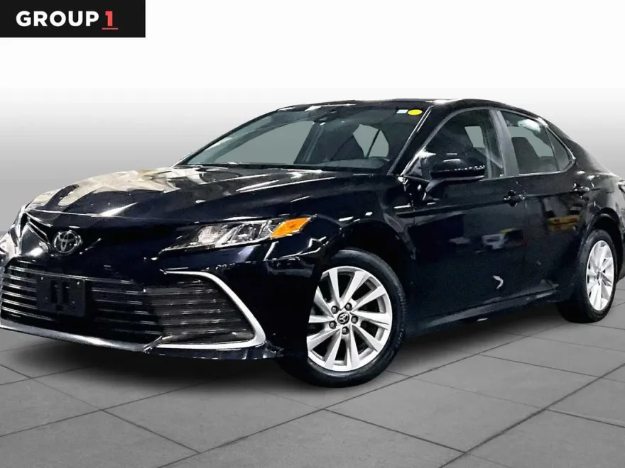 2022 Toyota Camry LE photo 1