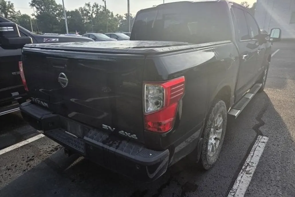2018 Nissan Titan SV photo 1