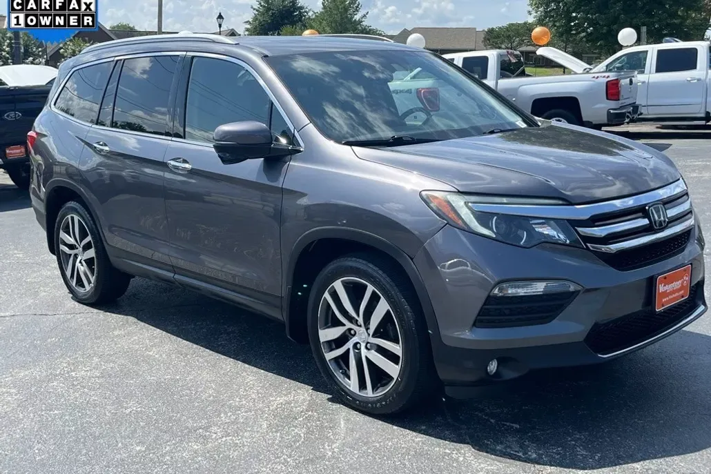 2017 Honda Pilot Touring photo 1
