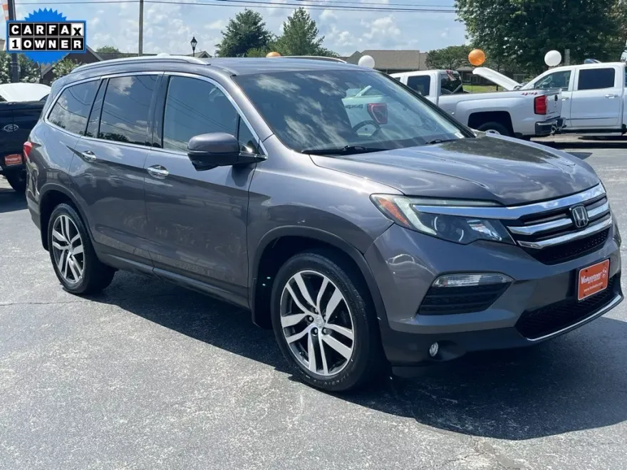 2017 Honda Pilot Touring photo 1