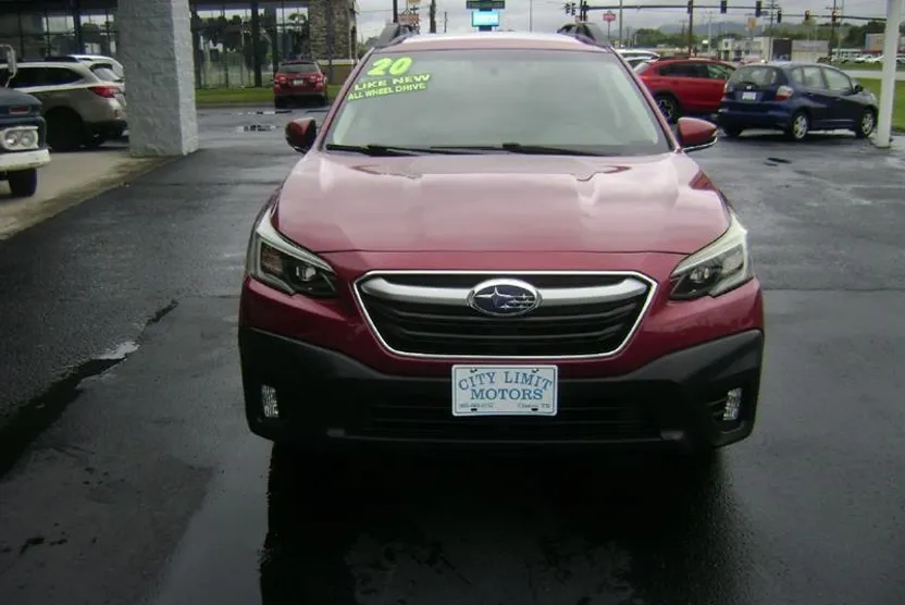2020 Subaru Outback Premium photo 1
