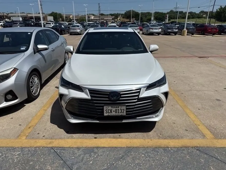 2021 Toyota Avalon Hybrid Limited photo 1