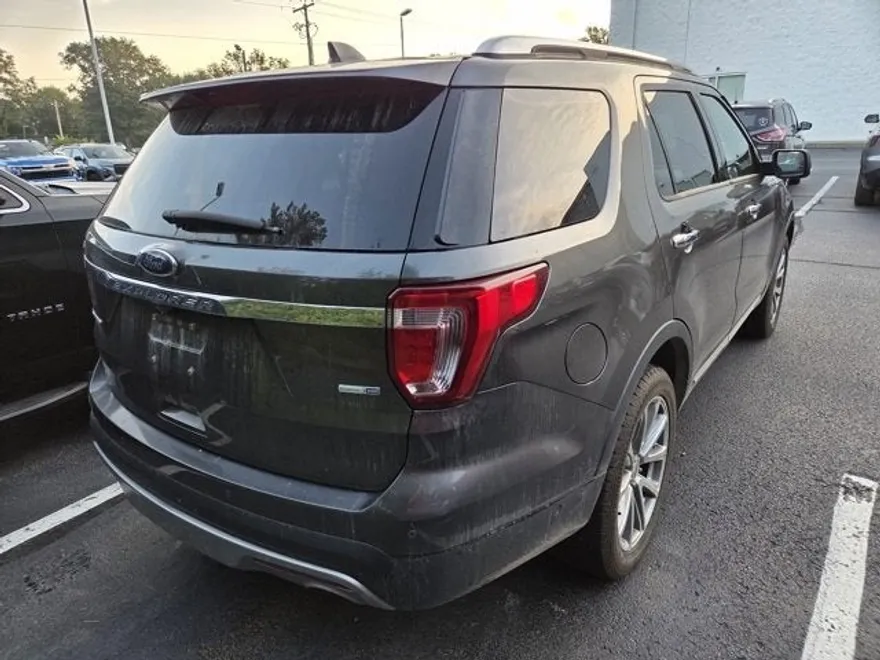 2017 Ford Explorer Limited photo 1