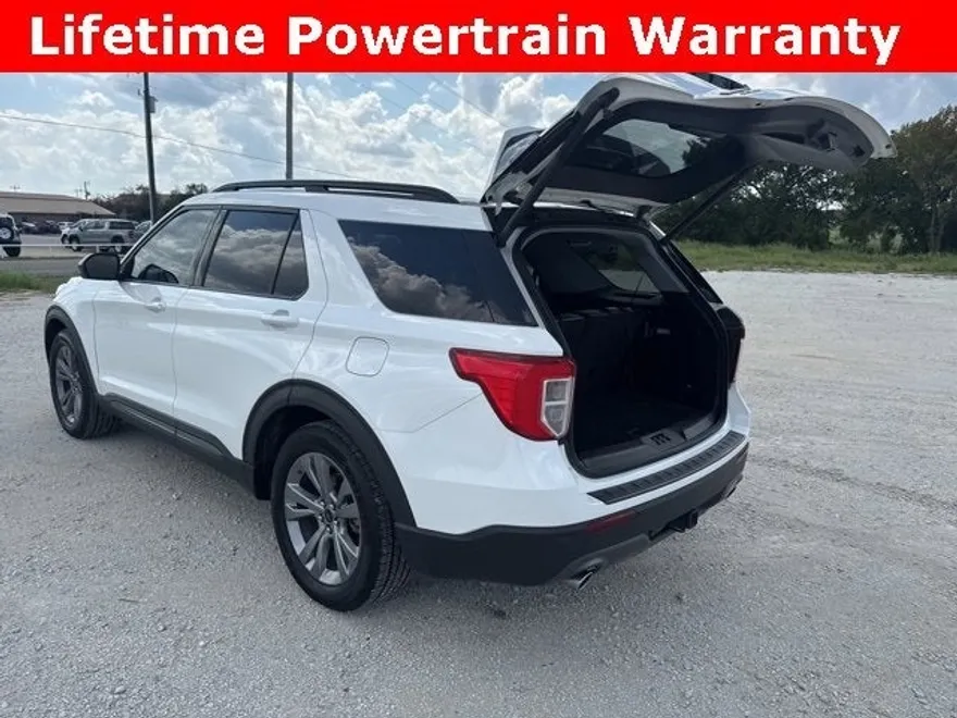 2022 Ford Explorer XLT photo 1