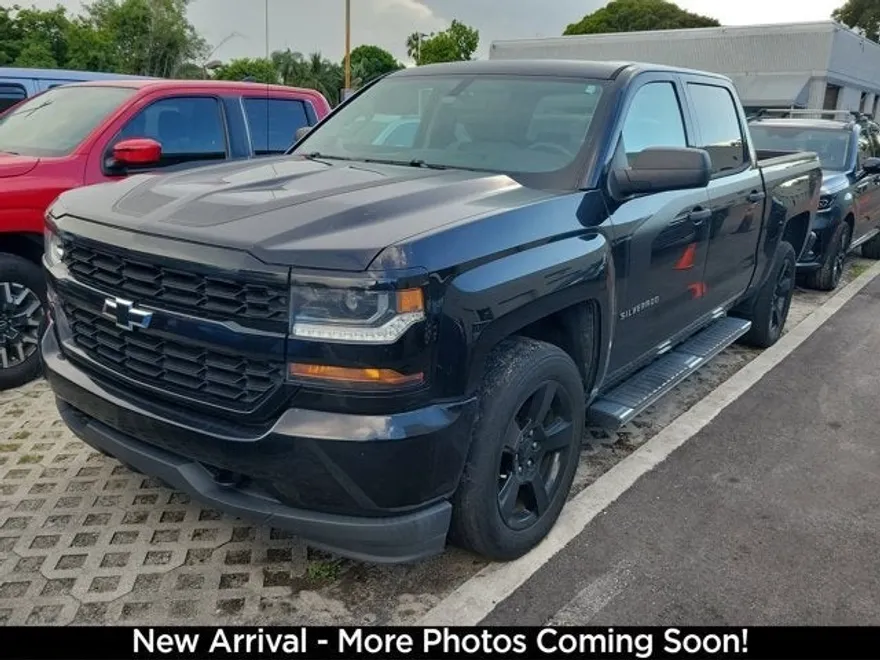 2018 Chevrolet Silverado 1500 Custom photo 1