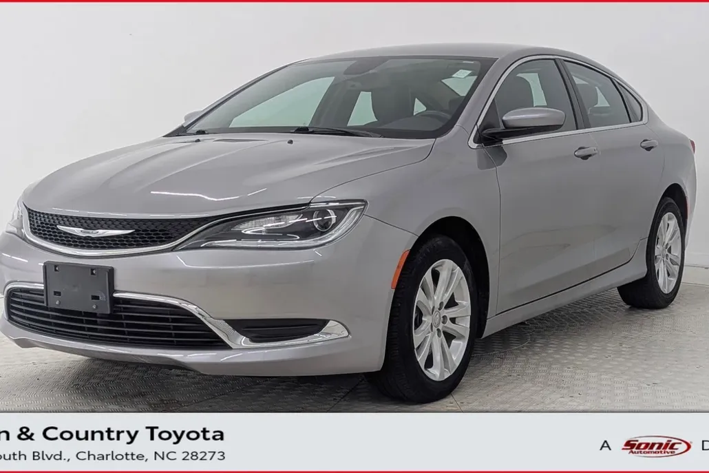 2016 Chrysler 200 Limited photo 1