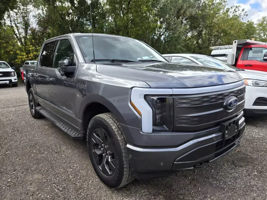 2023 Ford F-150 Lightning Lariat photo 1