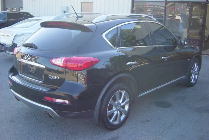 2017 Infiniti QX50 photo 1