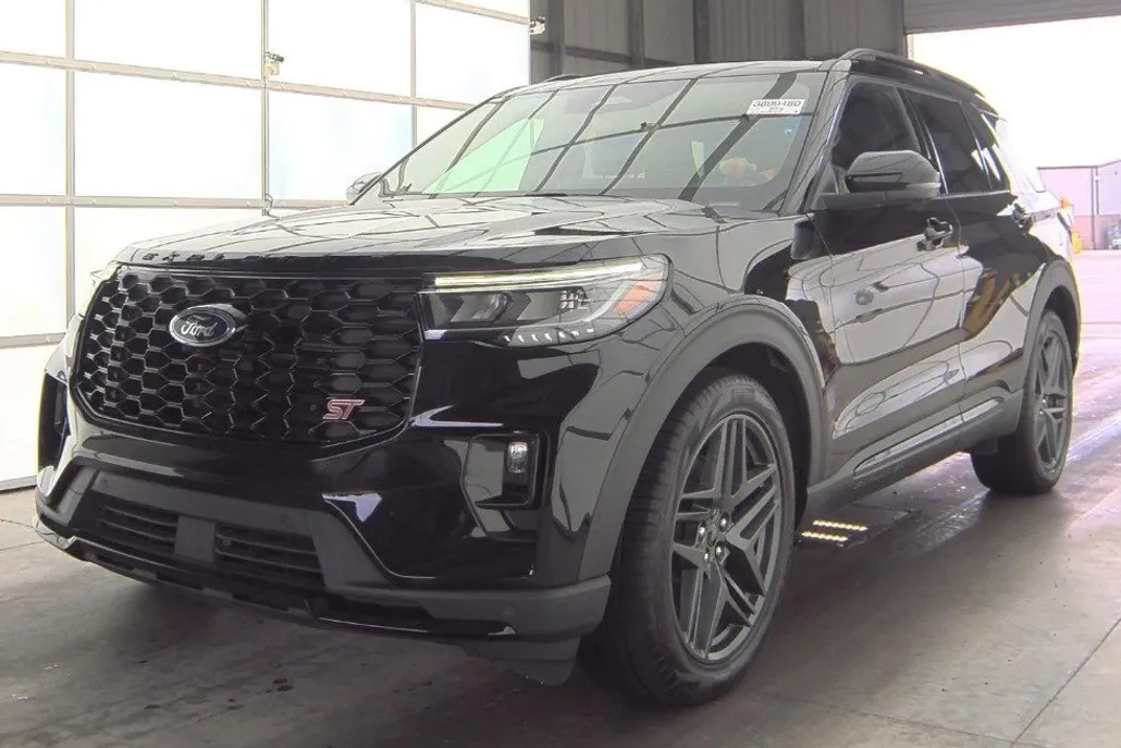 2025 Ford Explorer ST photo 1