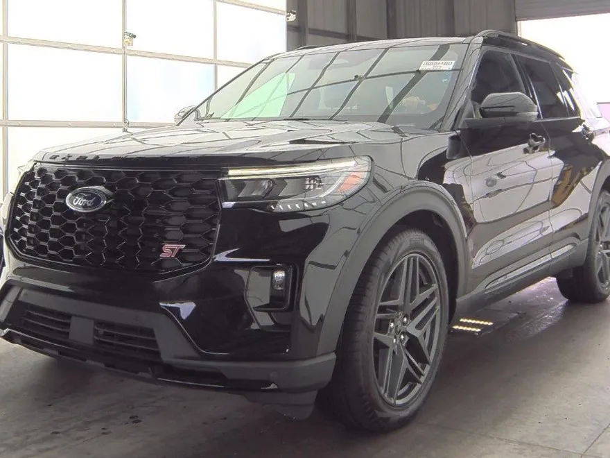 2025 Ford Explorer ST photo 1