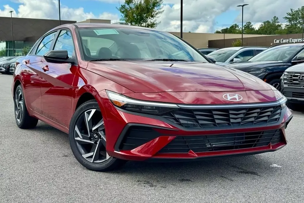 2025 Hyundai Elantra SEL Sport photo 1