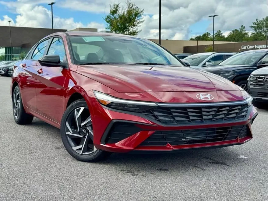 2025 Hyundai Elantra SEL Sport photo 1