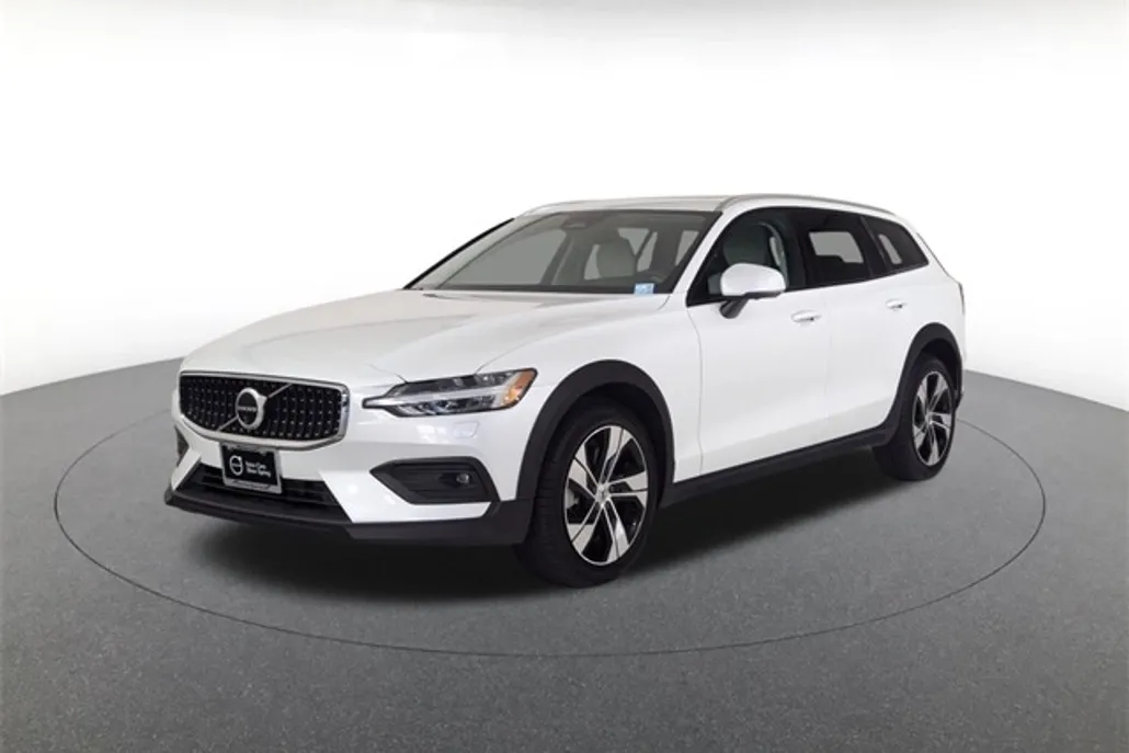 2024 Volvo V60 Cross Country B5 Plus photo 1