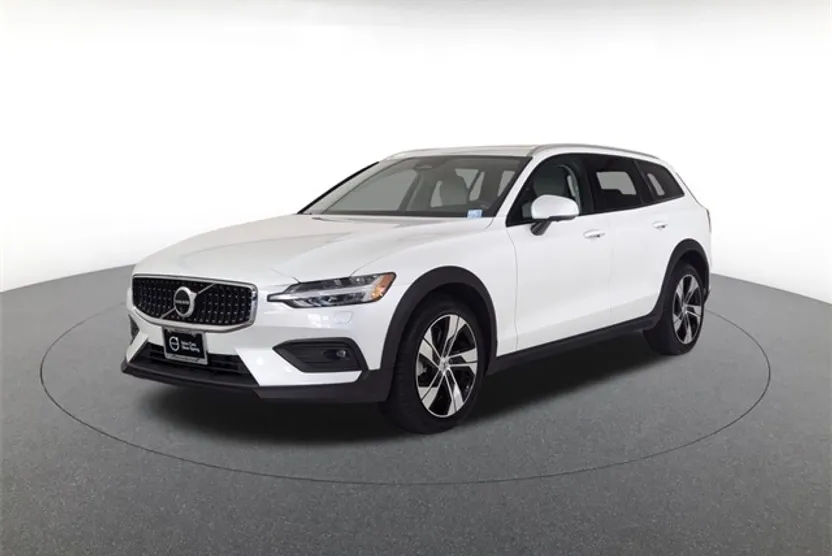 2024 Volvo V60 Cross Country B5 Plus photo 1