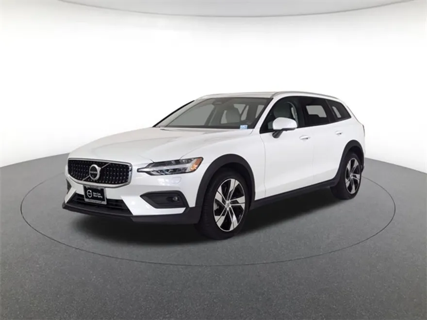 2024 Volvo V60 Cross Country B5 Plus photo 1