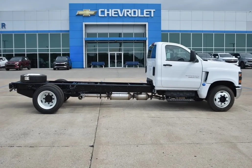 2024 Chevrolet Silverado 5500HD Work Truck photo 1
