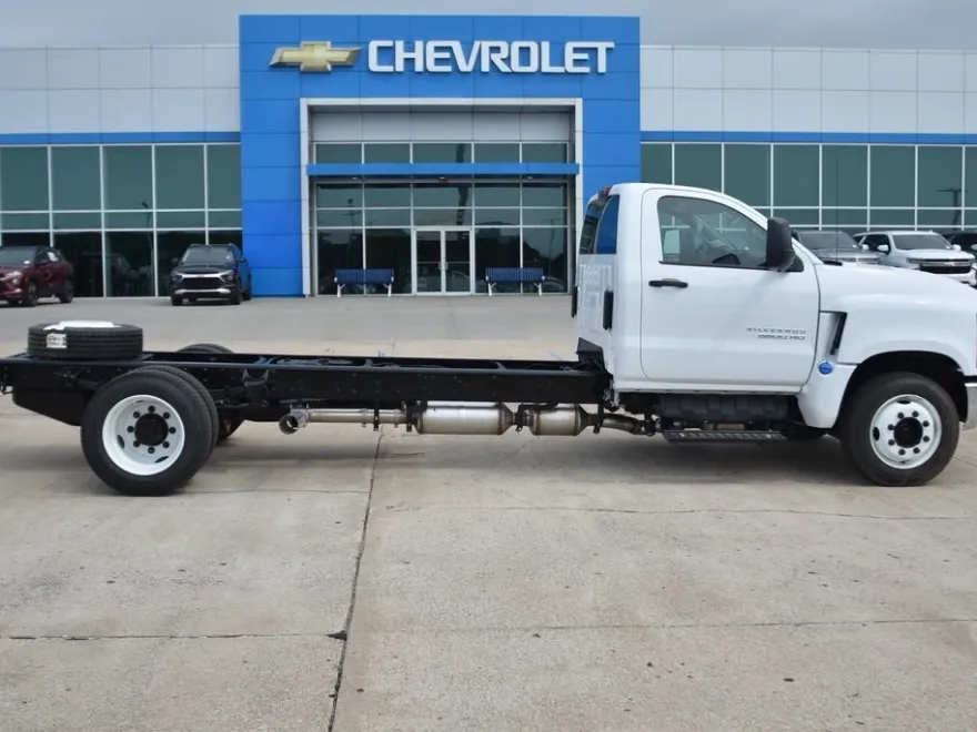 2024 Chevrolet Silverado 5500HD Work Truck photo 1
