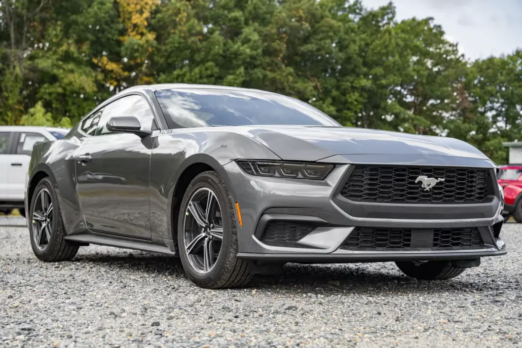 2025 Ford Mustang EcoBoost photo 1