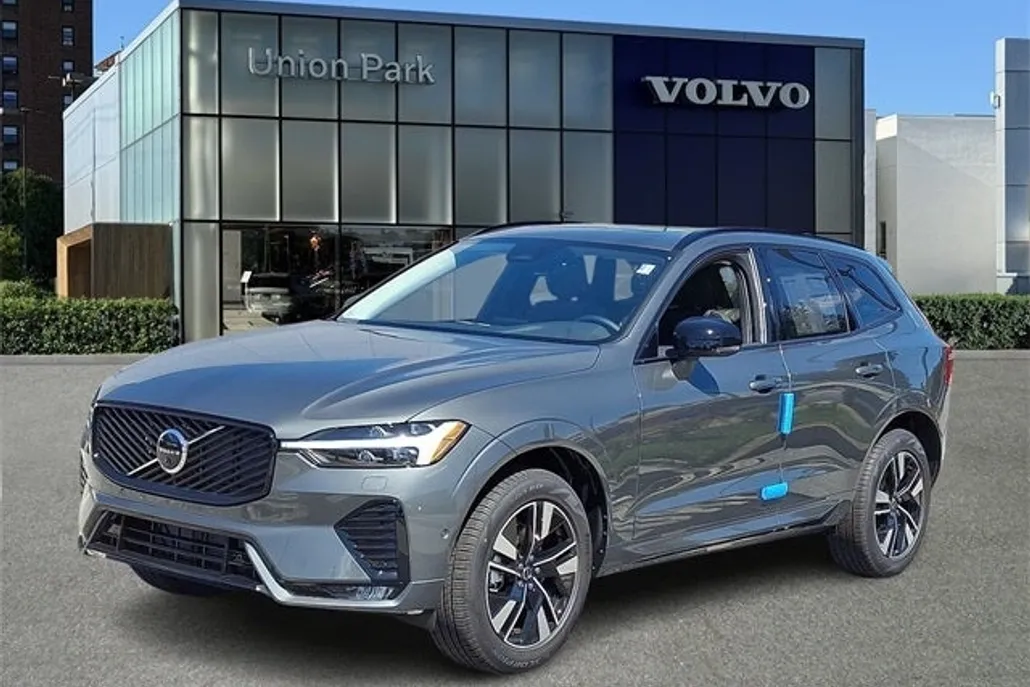 2026 Volvo XC60 B5 Plus photo 1