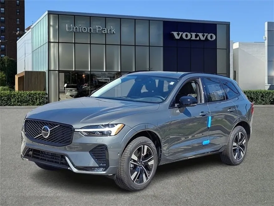 2026 Volvo XC60 B5 Plus photo 1