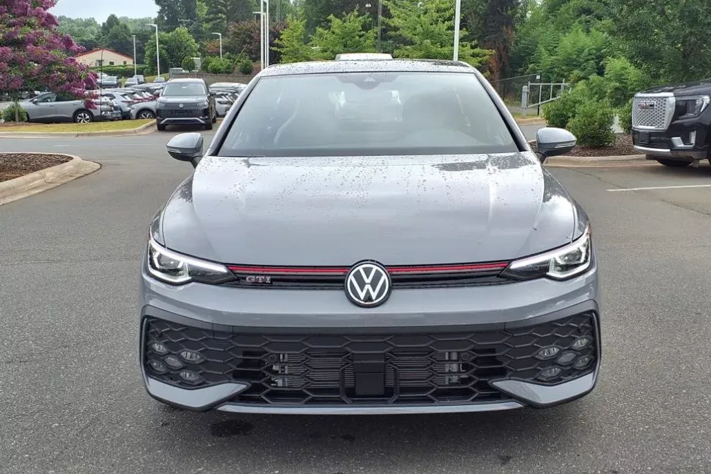 2025 Volkswagen Golf GTI SE photo 1