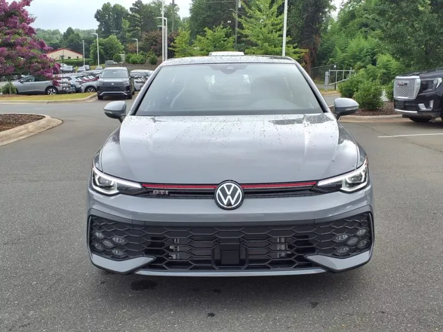 2025 Volkswagen Golf GTI SE photo 1