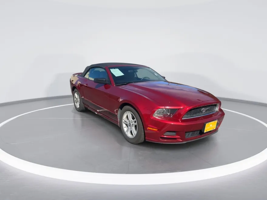 2014 Ford Mustang V6 Convertible photo 1
