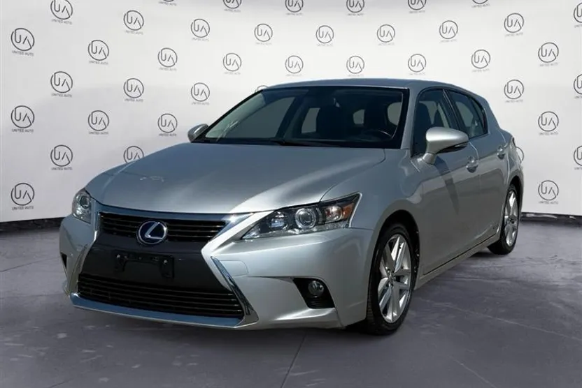 2016 Lexus CT 200h photo 1