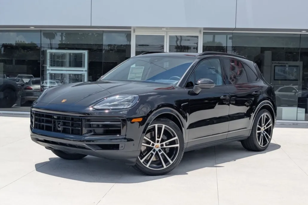 2025 Porsche Cayenne photo 1