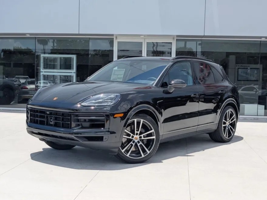2025 Porsche Cayenne photo 1