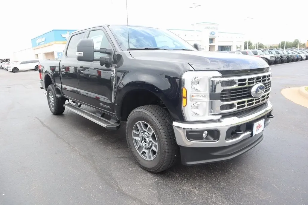 2025 Ford F-250 XLT photo 1