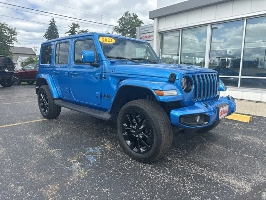2022 Jeep Wrangler Unlimited Sahara High Altitude photo 2