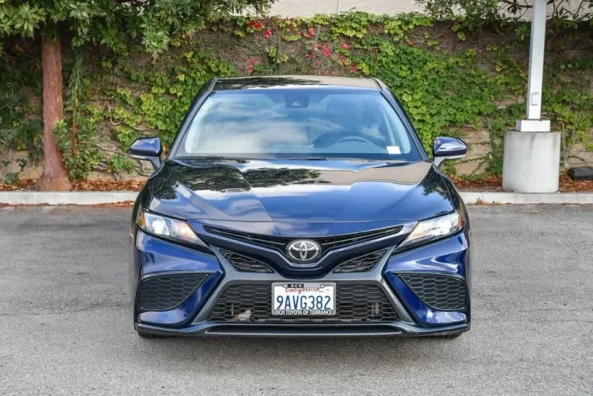2022 Toyota Camry SE photo 1