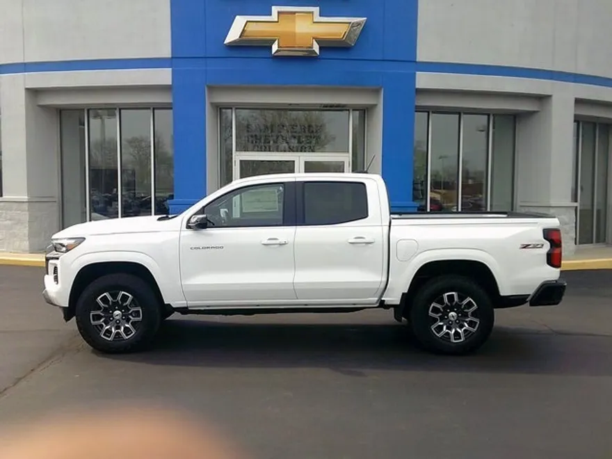 2025 Chevrolet Colorado Z71 photo 1