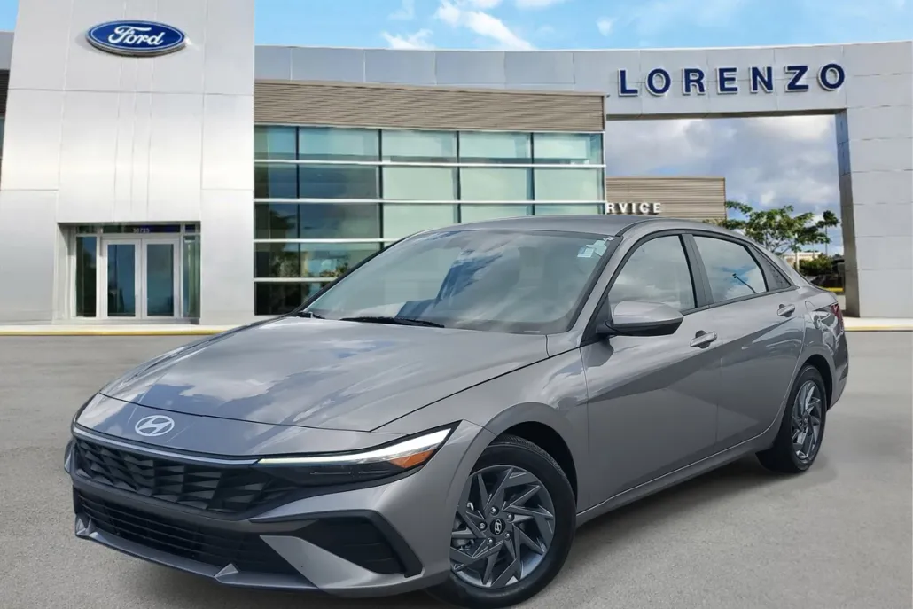 2024 Hyundai Elantra SEL photo 1