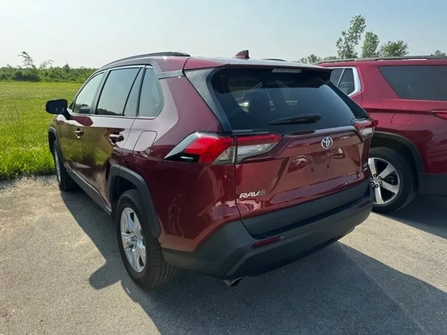2021 Toyota RAV4 XLE photo 9