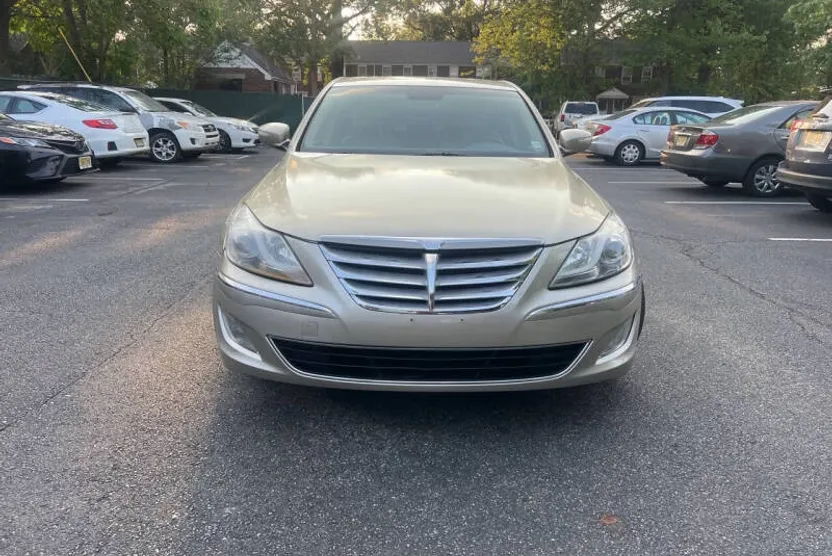 2012 Hyundai Genesis 3.8 photo 1