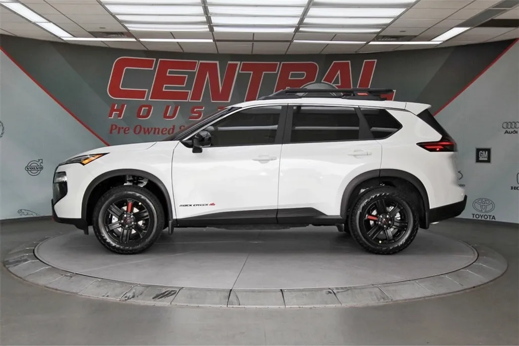 2026 Nissan Rogue SV photo 1