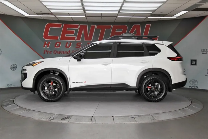 2026 Nissan Rogue SV photo 1