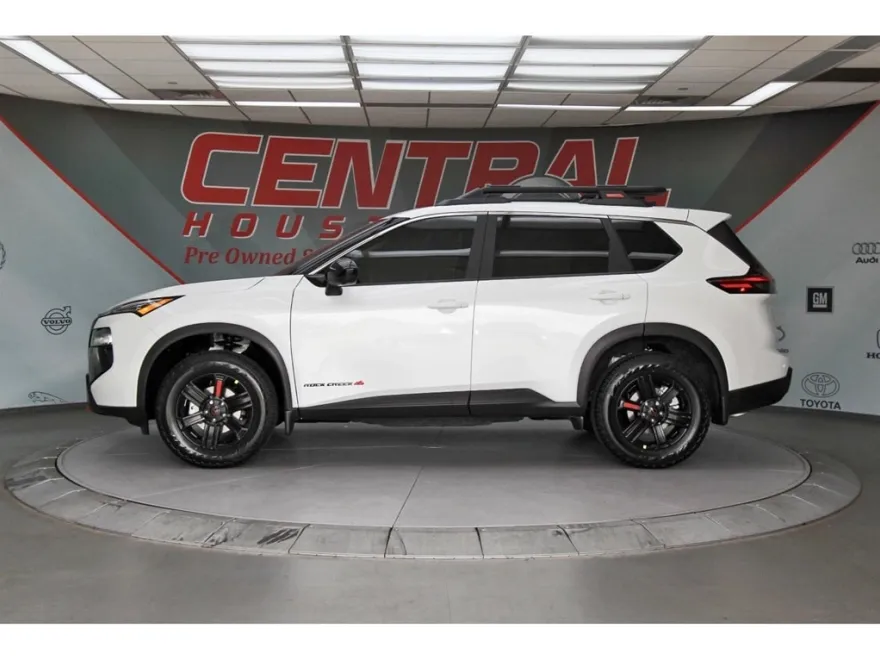 2026 Nissan Rogue SV photo 1