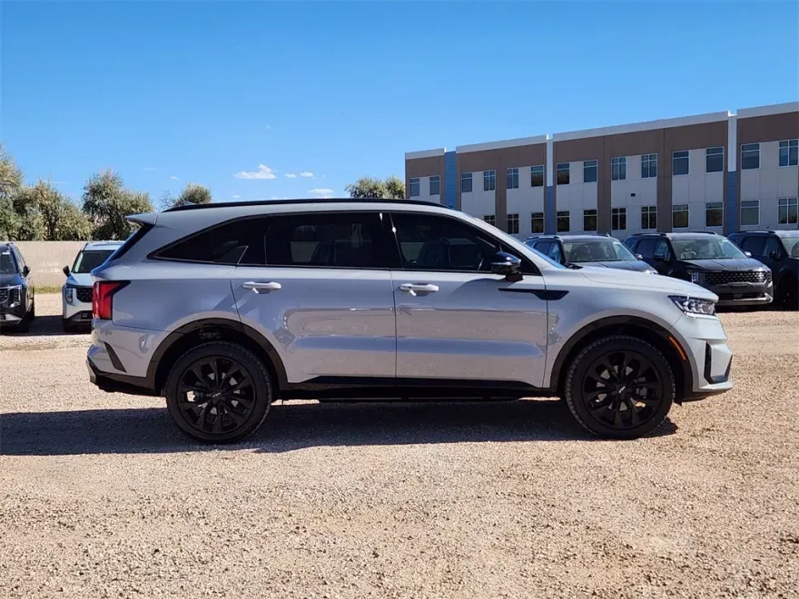 2022 Kia Sorento SX photo 1
