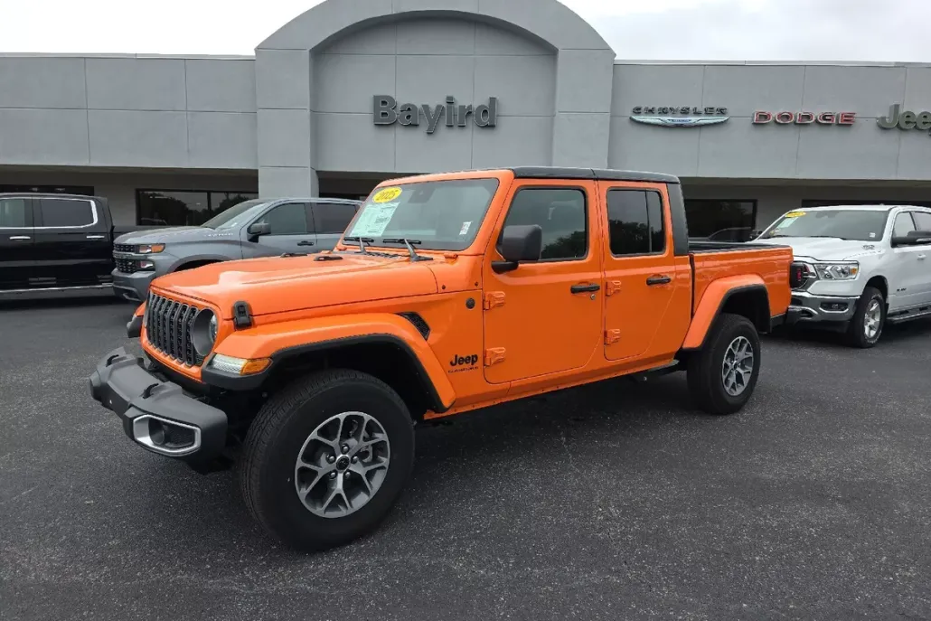 2025 Jeep Gladiator Sport S photo 1
