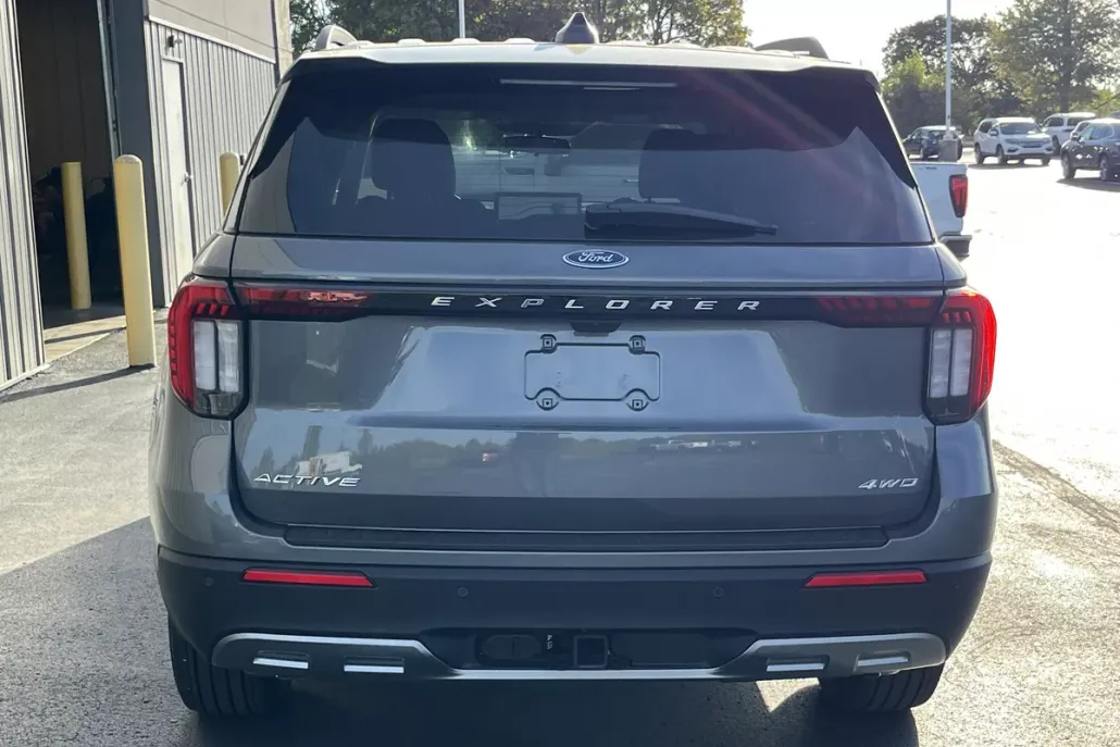 2025 Ford Explorer photo 1