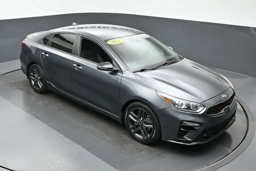 2021 Kia Forte GT-Line photo 1