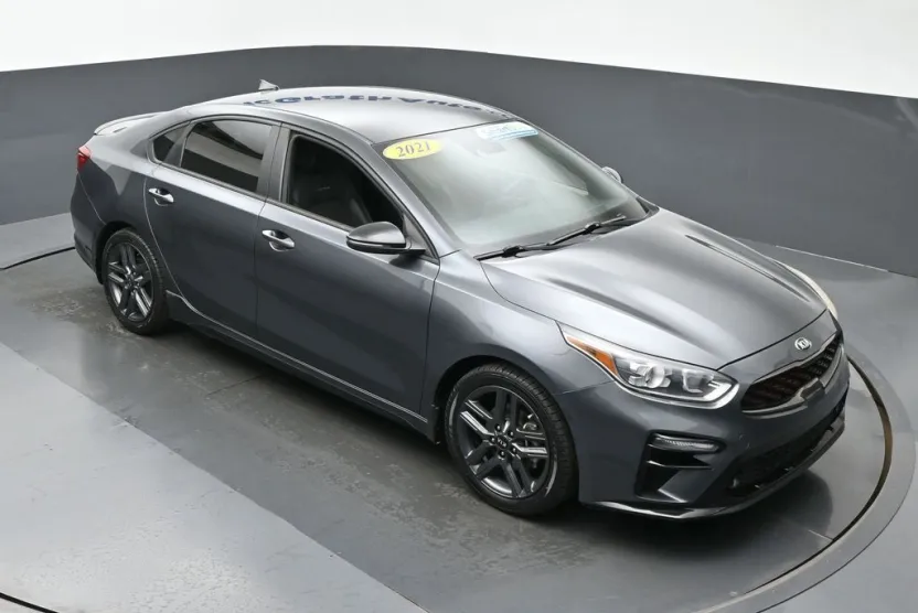 2021 Kia Forte GT-Line photo 1