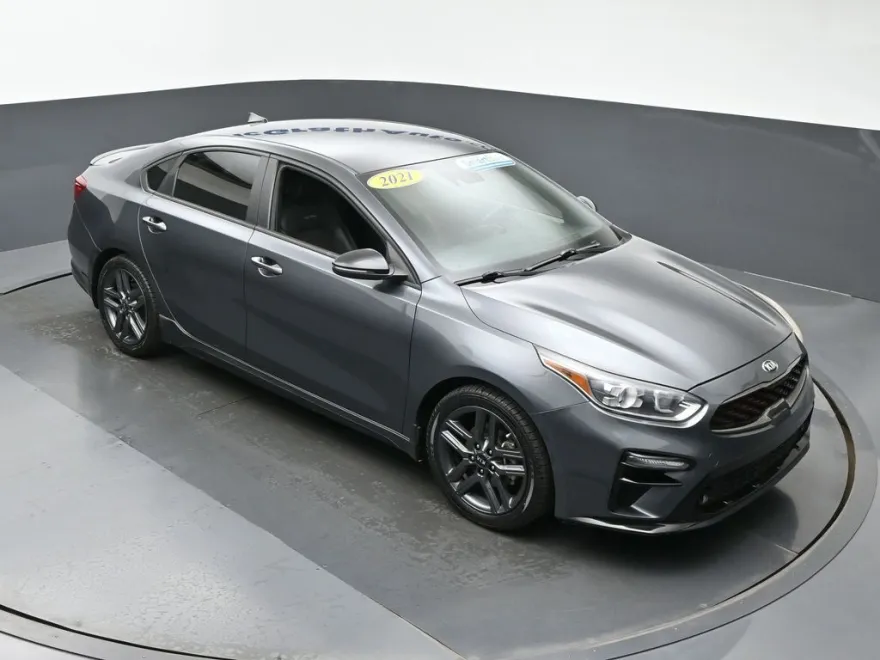 2021 Kia Forte GT-Line photo 1