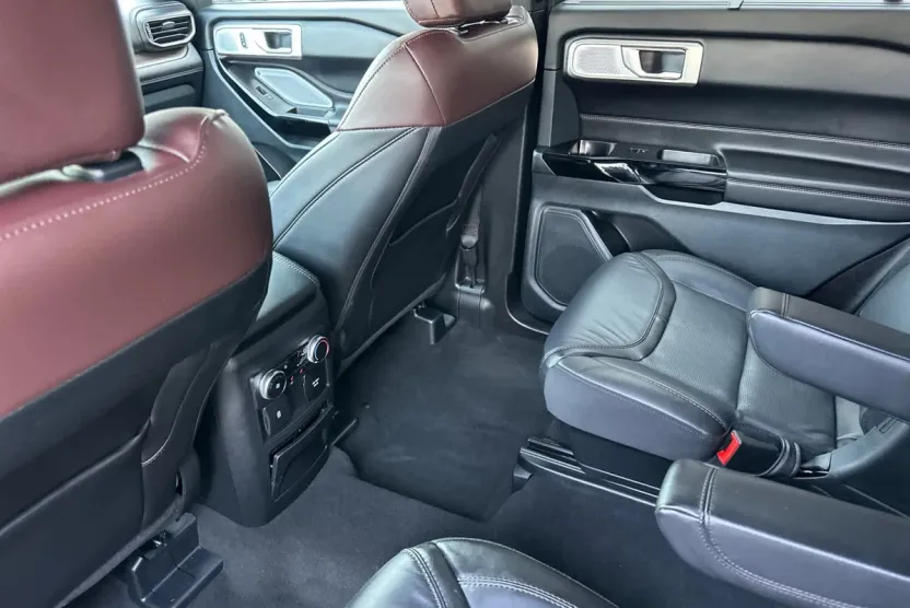 2023 Ford Explorer Platinum photo 1