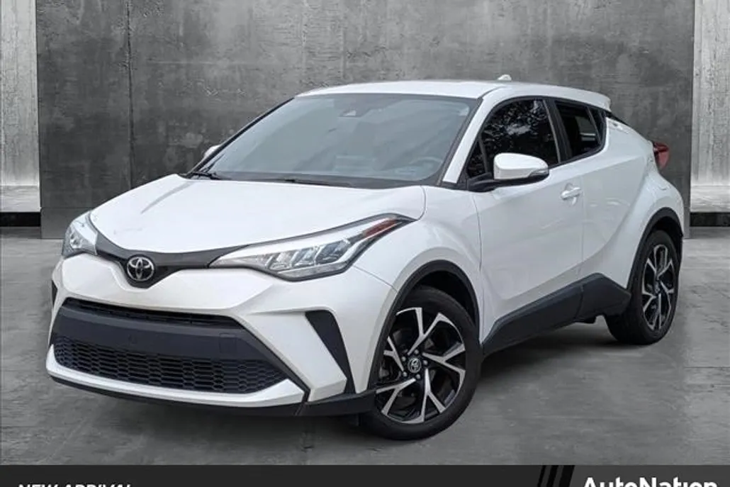2022 Toyota C-HR XLE photo 1